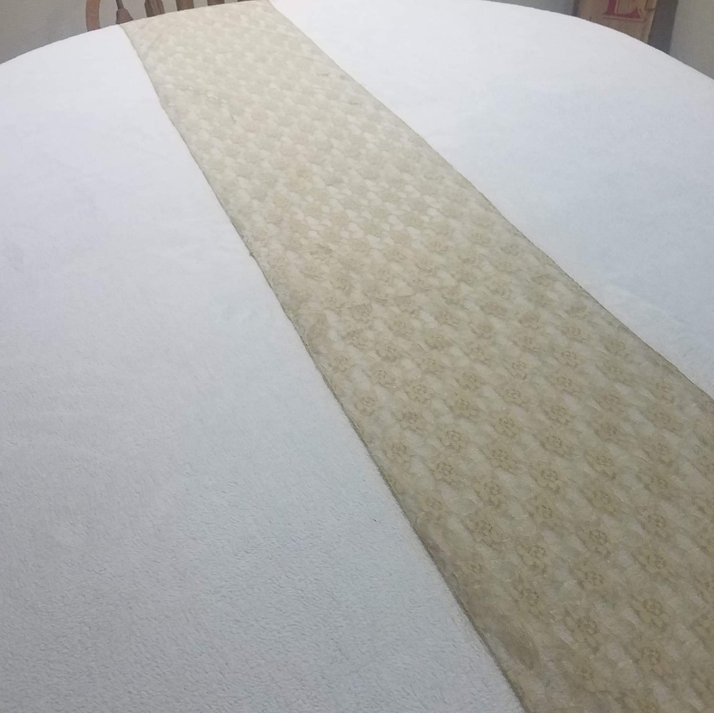 50 - Champagne Gold table runners